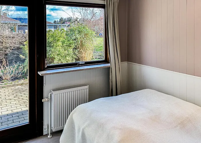3 Bedroom Beautiful In בית נופש Asperup